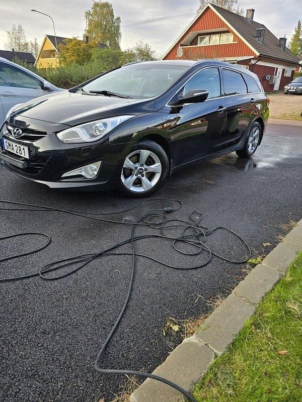 Svart Begagnad 2013 Hyundai i40 Kombi | 65 000 kr (Marknadspris) - Bild 1/4