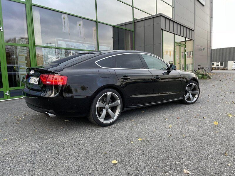 Svart Begagnad 2012 Audi A5 Sportback Comfort Halvkombi | 110 000 kr (Marknadspris) - Bild 1/4
