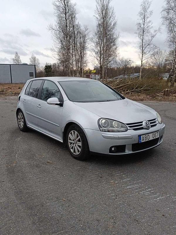Silver Begagnad 2007 VW Golf V Sportline Halvkombi | 22 000 kr (Marknadspris) - Bild 1/4