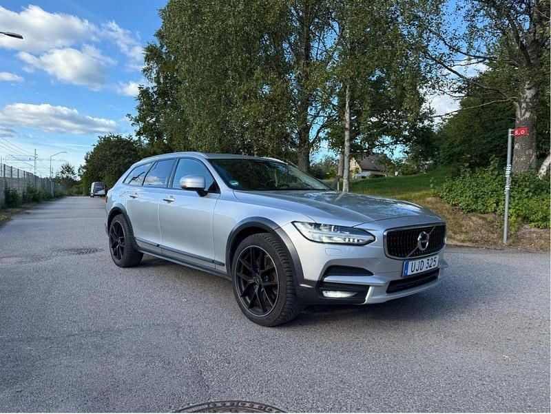 Silver Begagnad 2018 Volvo V90 CC Momentum Kombi | 149 000 kr - Bild 1/4