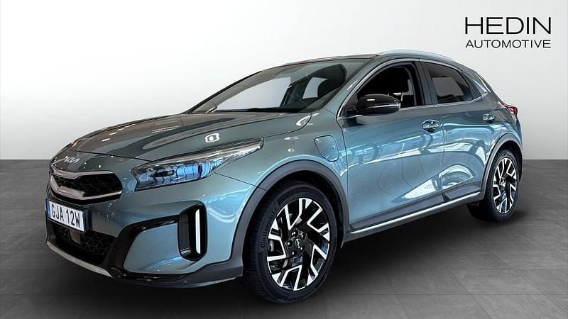 Grå (grey) Begagnad 2023 Kia XCeed Advance SUV | 264 000 kr (Marknadspris) - Bild 1/4