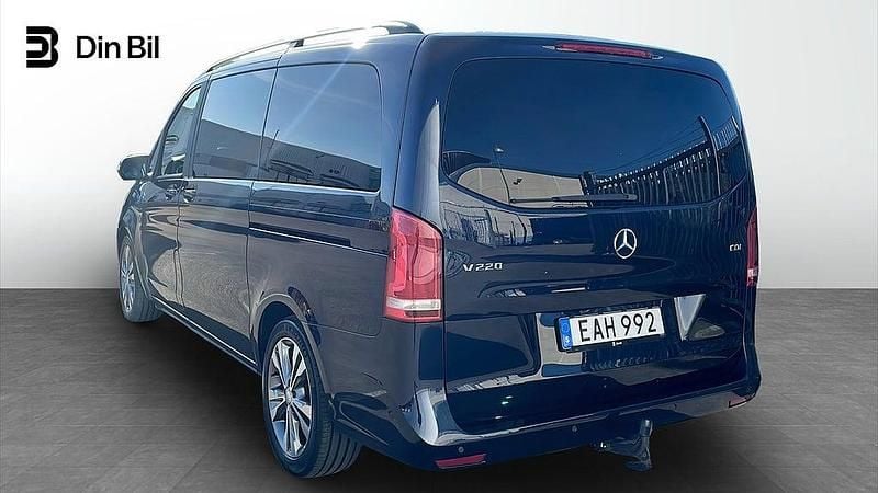 Begagnad Mercedes V220 163 HK (119 kW) 2015 Blå Minibuss