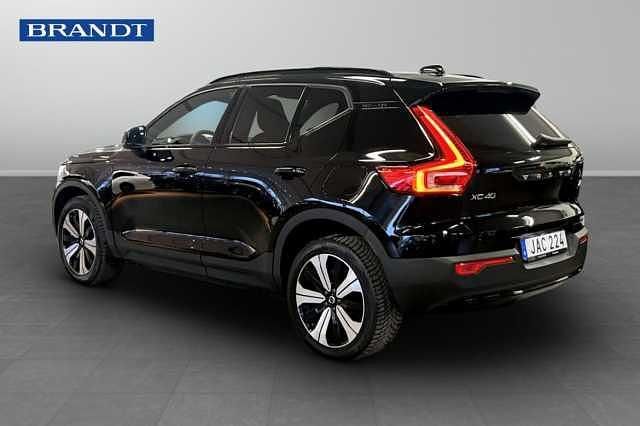 Begagnad Volvo XC40 Plus 175 kW (238 HK) 2023 Svart SUV
