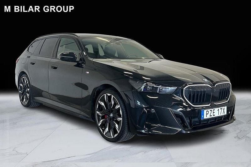 Svart Begagnad 2024 BMW 530e M Sport Kombi | 649 000 kr (Bra pris) - Bild 1/4