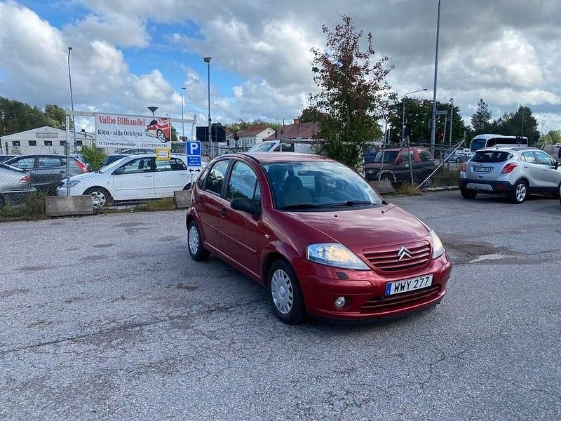 Begagnad Citroën C3 68 HK (50 kW) 2005 Ljusröd Halvkombi