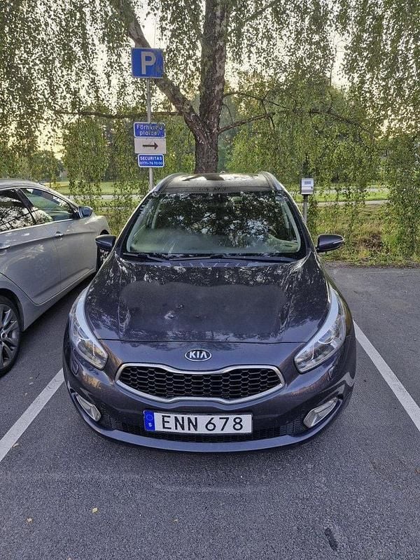 Grå Begagnad 2015 Kia Ceed Sportswagon Comfort Kombi | 80 000 kr (Marknadspris) - Bild 1/4