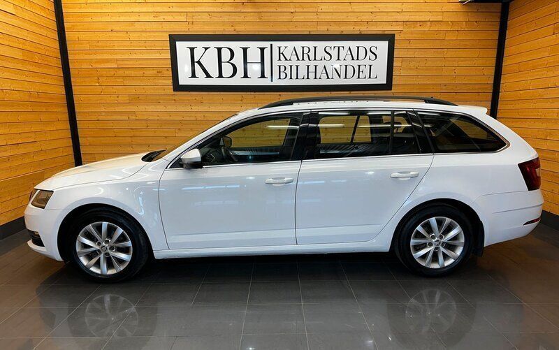 Vit Begagnad 2019 Skoda Octavia Ambition Kombi | 99 900 kr (Lite dyr) - Bild 1/4