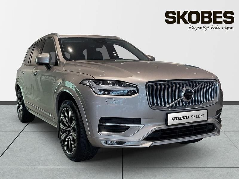 Ljusgrå (grå) Begagnad 2023 Volvo XC90 Ultimate SUV | 619 900 kr (Bra pris) - Bild 1/3
