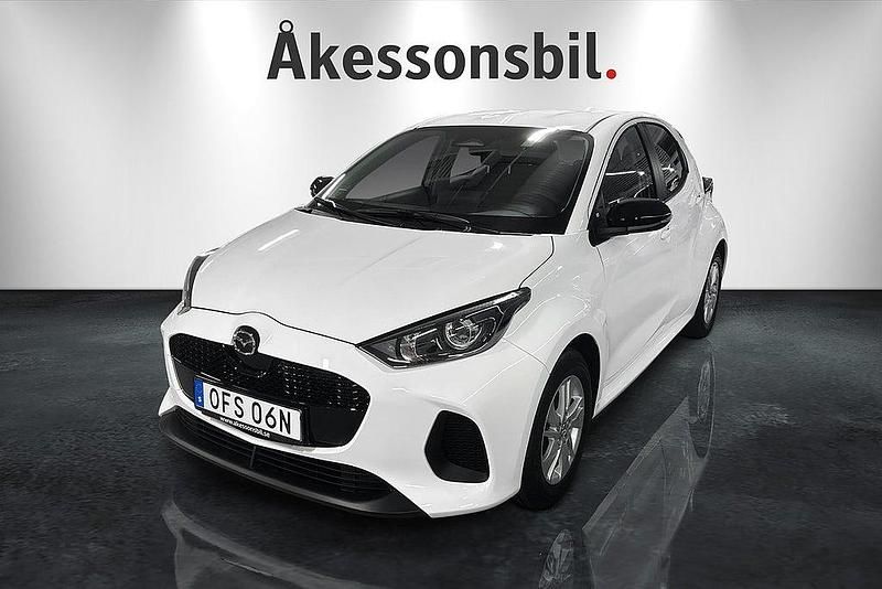 Vit Begagnad 2024 Mazda 2 Center-Line Kombi | 249 900 kr - Bild 1/4