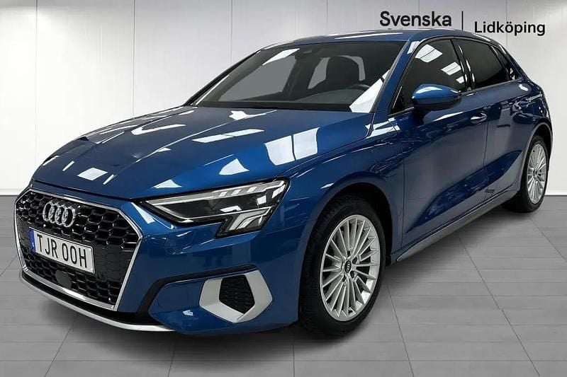 Blå Begagnad 2022 Audi A3 Sportback e-tron Halvkombi | 309 200 kr (Marknadspris) - Bild 1/4