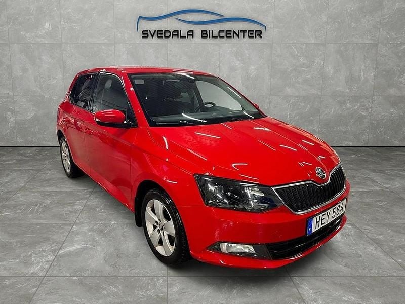 Röd Begagnad 2017 Skoda Fabia Style Halvkombi | 86 500 kr (Marknadspris) - Bild 1/4