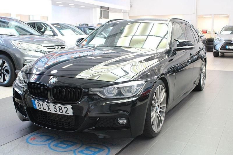 Svart Begagnad 2016 BMW 320 M Sport Kombi | 189 900 kr (Marknadspris) - Bild 1/4