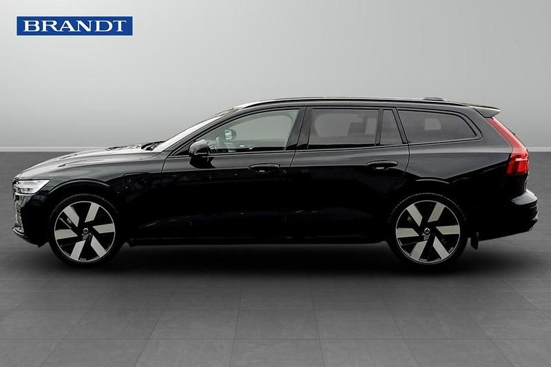 Begagnad Volvo V60 Ultra 355 HK (261 kW) 2025 Svart Kombi