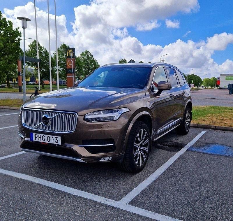 Brun Begagnad 2017 Volvo XC90 Inscription SUV | 359 000 kr (Marknadspris) - Bild 1/2