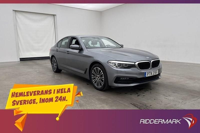 Blå Begagnad 2020 BMW 530 iPerformance Sedan | 329 900 kr (Marknadspris) - Bild 1/3