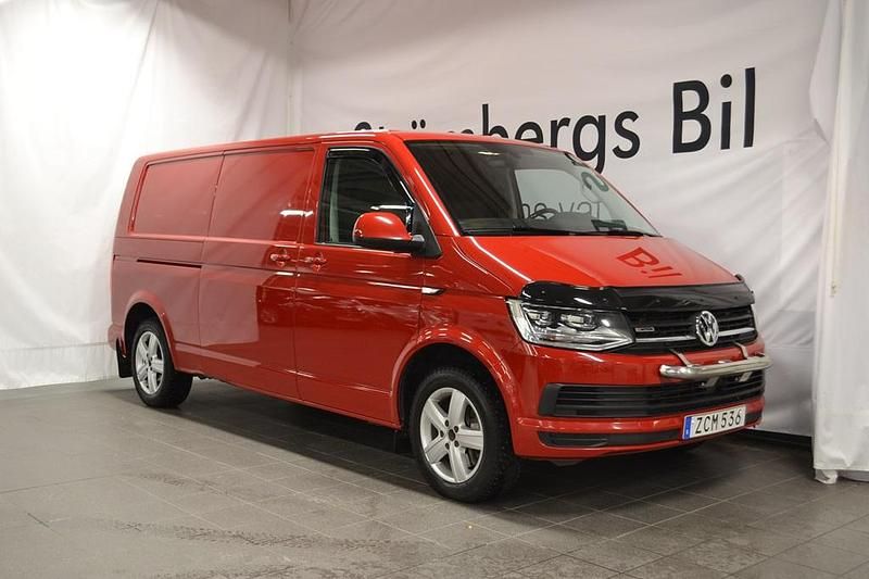 Röd Begagnad 2018 VW Transporter Van | 299 000 kr (Bra pris) - Bild 1/4