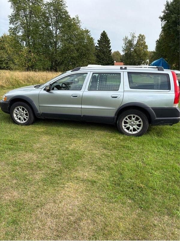 Silver Begagnad 2007 Volvo XC70 SUV | 55 000 kr (Lite dyr) - Bild 1/4