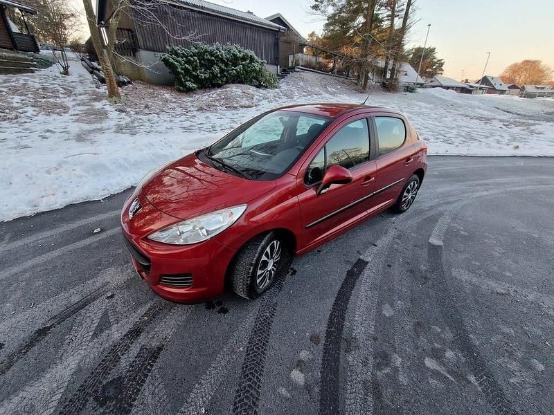 Begagnad Peugeot 207 95 HK (69 kW) 2010 Röd Halvkombi