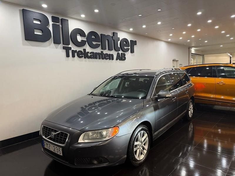 Grå Begagnad 2008 Volvo V70 Summum Kombi | 54 900 kr (Marknadspris) - Bild 1/4