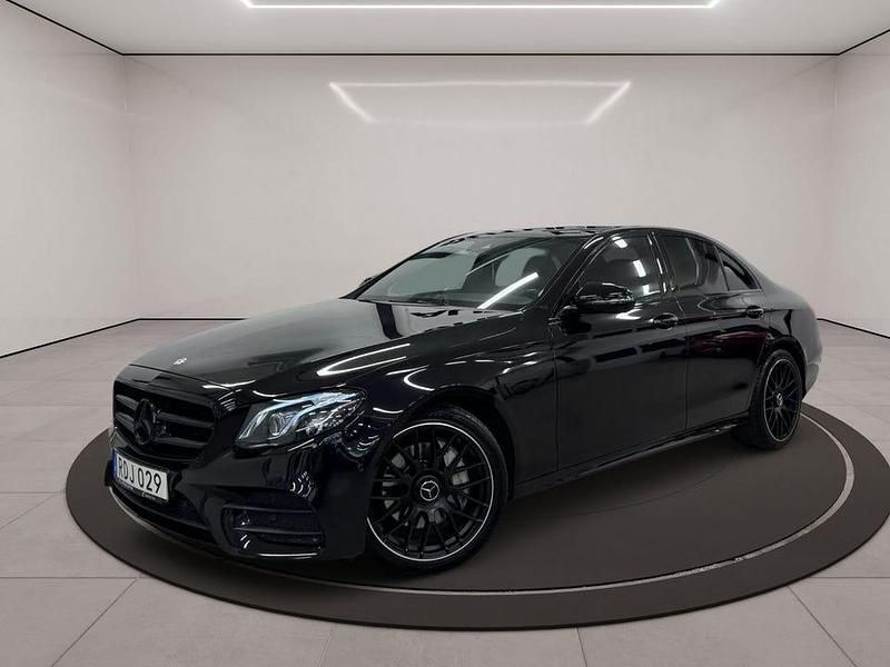 Svart Begagnad 2017 Mercedes E220 AMG line Sedan | 275 900 kr (Marknadspris) - Bild 1/3
