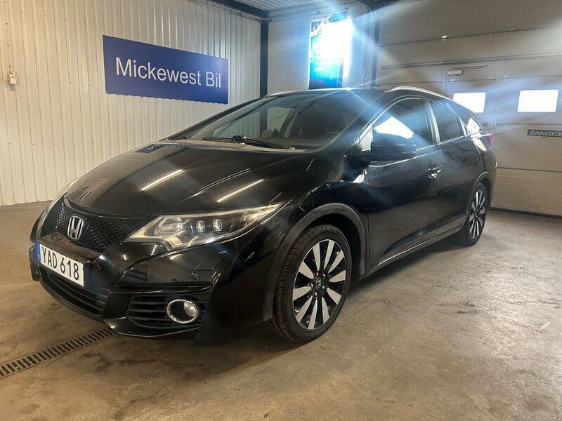 Svart Begagnad 2015 Honda Civic Sport Kombi | 97 900 kr (Marknadspris) - Bild 1/4