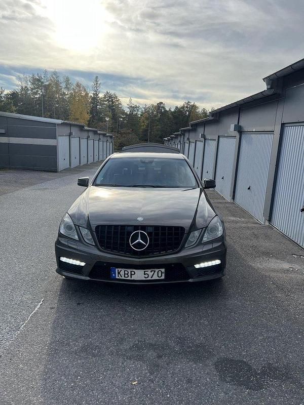 Silver Begagnad 2010 Mercedes E350 Sedan | 89 000 kr (Lite dyr) - Bild 1/4
