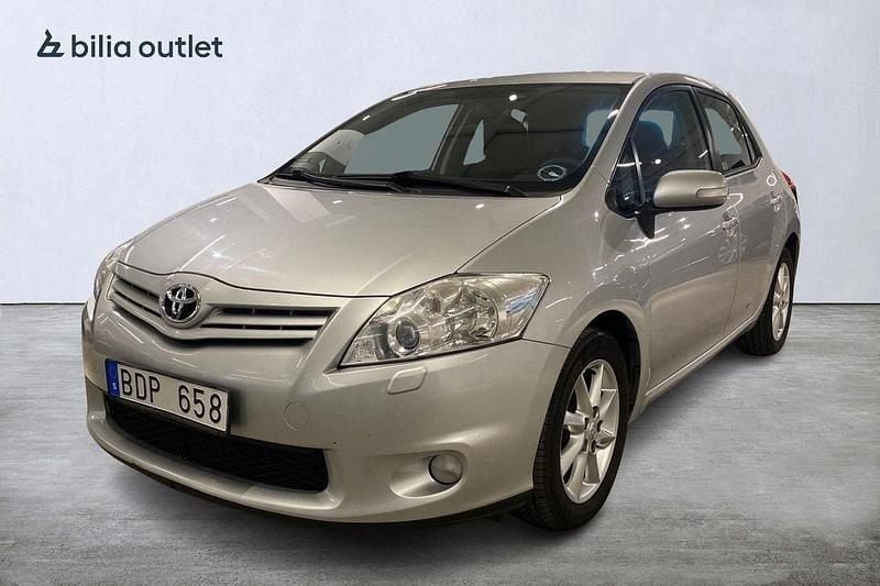 Silver Begagnad 2009 Toyota Auris Halvkombi | 50 000 kr (Superpris) - Bild 1/3