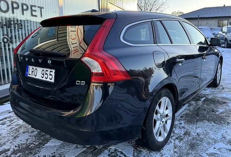 Begagnad Volvo V60 Summum 163 HK (119 kW) 2011 Svart Kombi