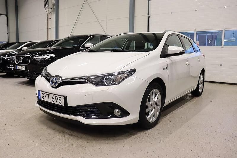 Vit Begagnad 2018 Toyota Auris Touring Sports Kombi | 188 800 kr (Marknadspris) - Bild 1/4
