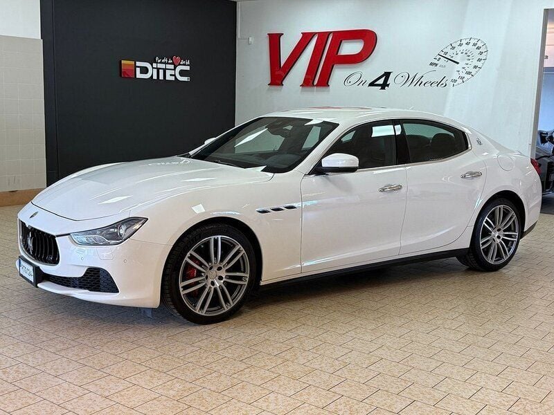 Vit Begagnad 2016 Maserati Ghibli Sportkupé | 379 800 kr - Bild 1/4