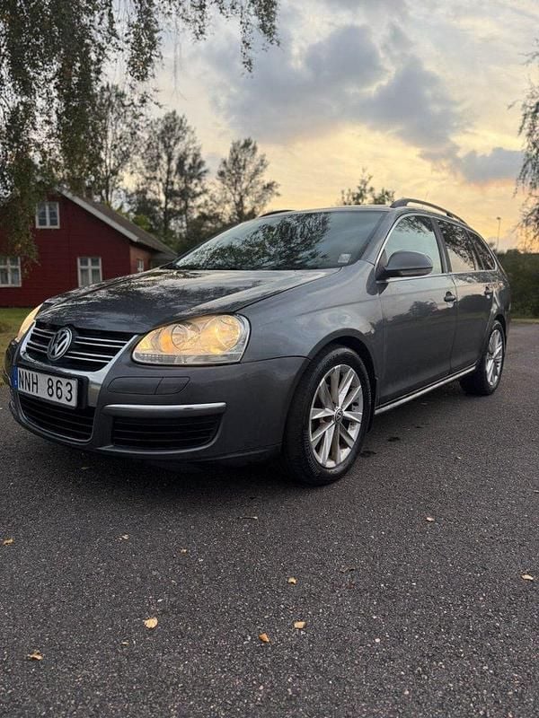 Mörkgrå (grå) Begagnad 2008 VW Golf VI Kombi | 19 900 kr (Marknadspris) - Bild 1/4