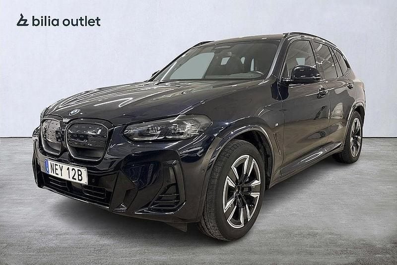 Svart Begagnad 2022 BMW iX3 M Sport SUV | 429 900 kr (Marknadspris) - Bild 1/3
