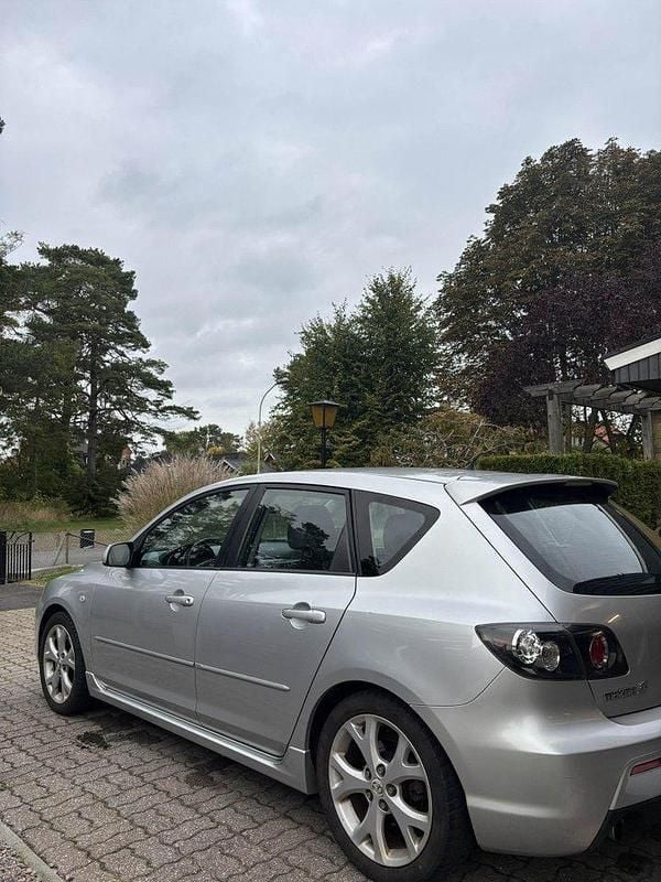 Grå Begagnad 2008 Mazda 3 Inclusive Halvkombi | 25 000 kr (Marknadspris) - Bild 1/4
