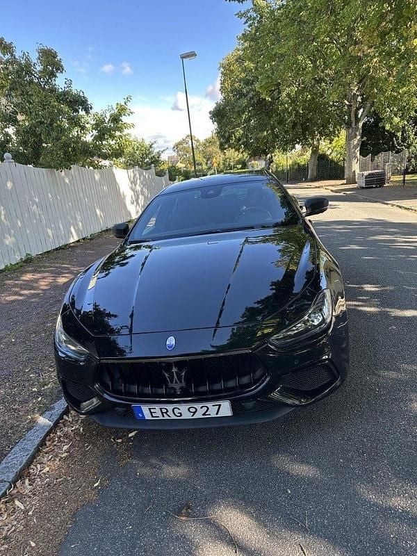 Svart Begagnad 2018 Maserati Ghibli Sportkupé | 535 000 kr - Bild 1/4