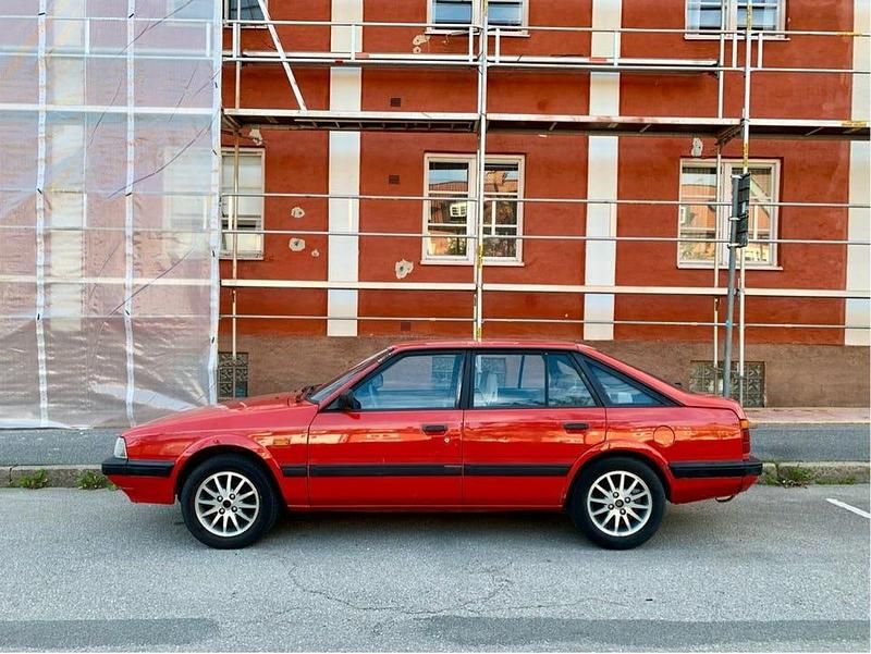 Begagnad 1986 Mazda 626 Sedan | 39 000 kr - Bild 1/2