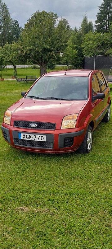 Begagnad 2006 Ford Fusion Halvkombi | 18 000 kr (Marknadspris) - Bild 1/4