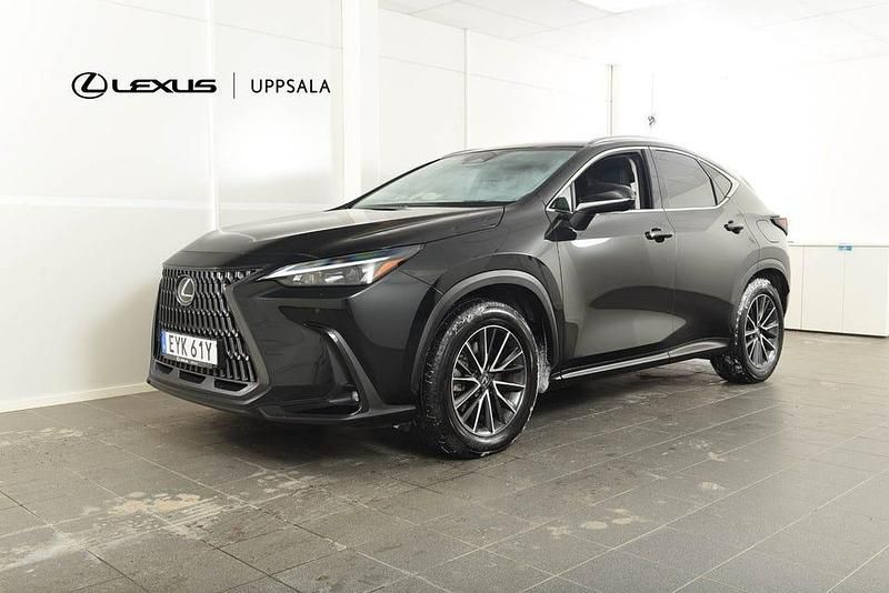 Svart Begagnad 2024 Lexus NX450h+ Business Edition SUV | 598 900 kr (Lite dyr) - Bild 1/4