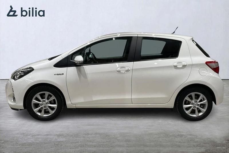 Begagnad Toyota Yaris Hybrid Active 102 HK (75 kW) 2017 Vit Halvkombi
