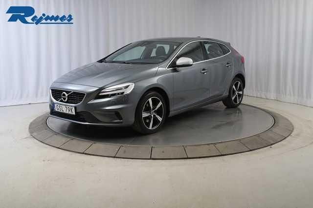 Grå Begagnad 2019 Volvo V40 R-Design Kombi | 209 800 kr (Marknadspris) - Bild 1/4