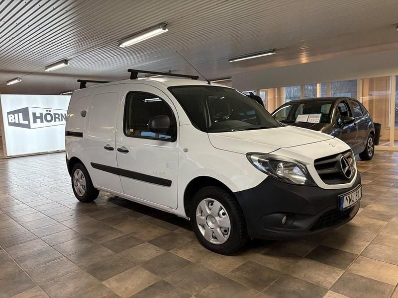 Vit Begagnad 2018 Mercedes Citan 109 Van | 87 000 kr (Marknadspris) - Bild 1/4