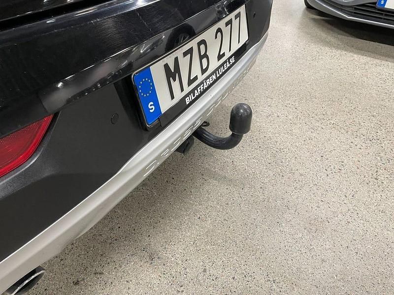 Begagnad Volvo V40 CC Momentum 150 HK (110 kW) 2017 Svart Kombi