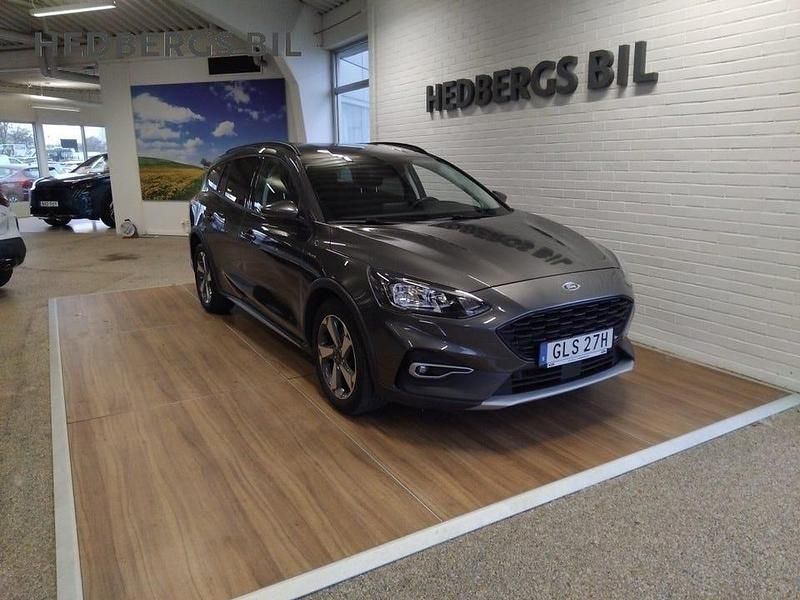 Grå Begagnad 2021 Ford Focus Active Kombi | 189 800 kr (Marknadspris) - Bild 1/4