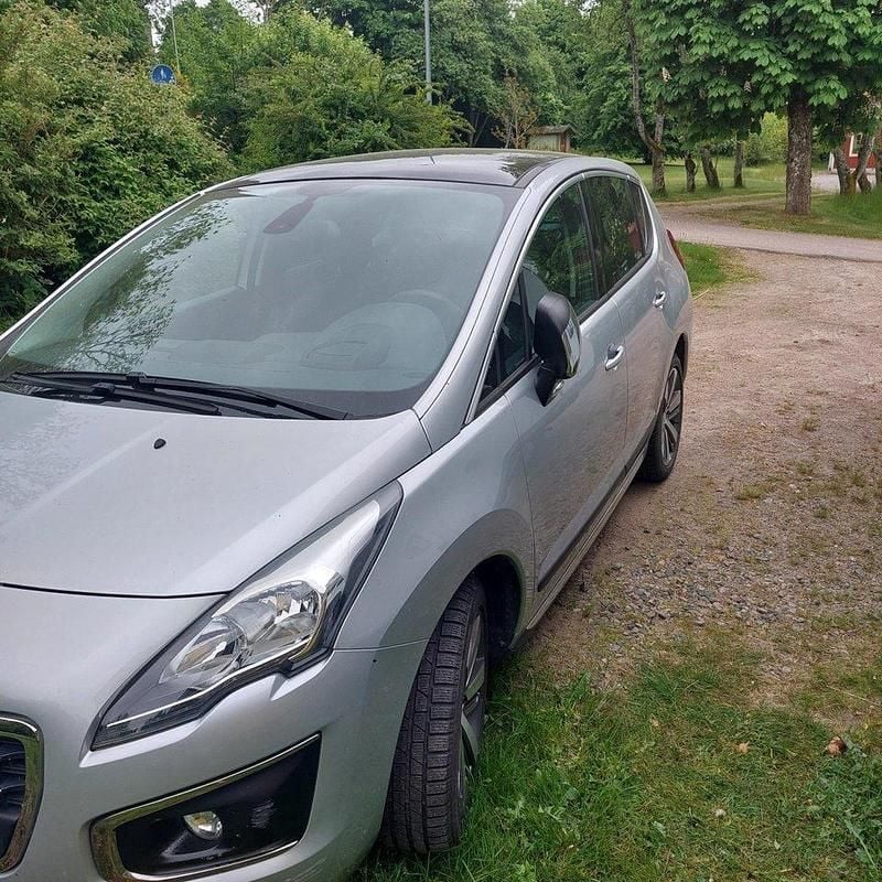 Grå Begagnad 2014 Peugeot 3008 Kombi | 97 000 kr (Marknadspris) - Bild 1/4