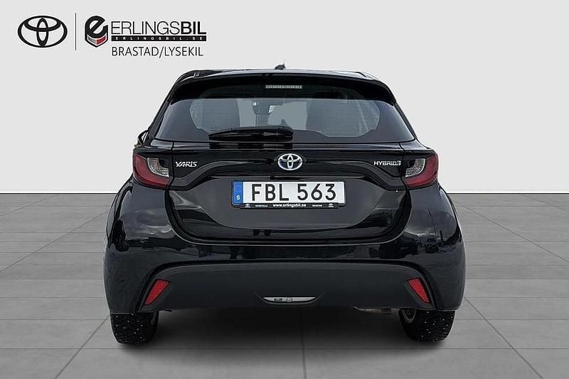 Begagnad Toyota Yaris 2022 Svart Halvkombi