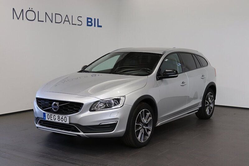 Silver Begagnad 2016 Volvo V60 CC Summum Kombi | 129 900 kr - Bild 1/4