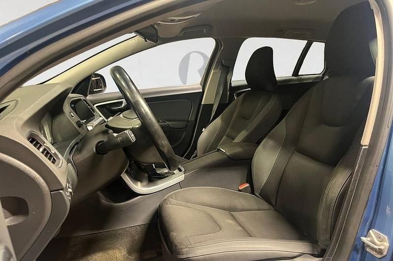 Begagnad Volvo V60 Momentum 181 HK (133 kW) 2014 Blå Kombi