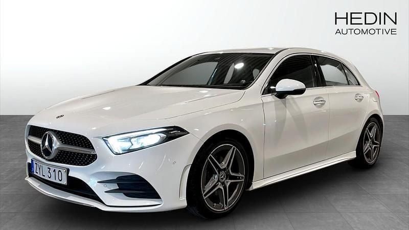 Vit (white) Begagnad 2018 Mercedes A200 AMG line Kombi | 248 900 kr (Marknadspris) - Bild 1/4