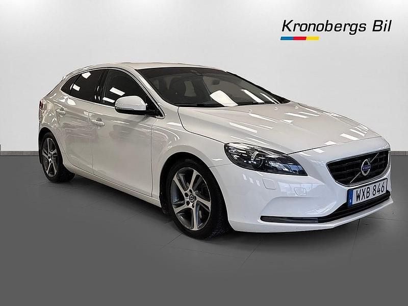 Begagnad Volvo V40 Momentum 150 HK (110 kW) 2013 Grå Kombi