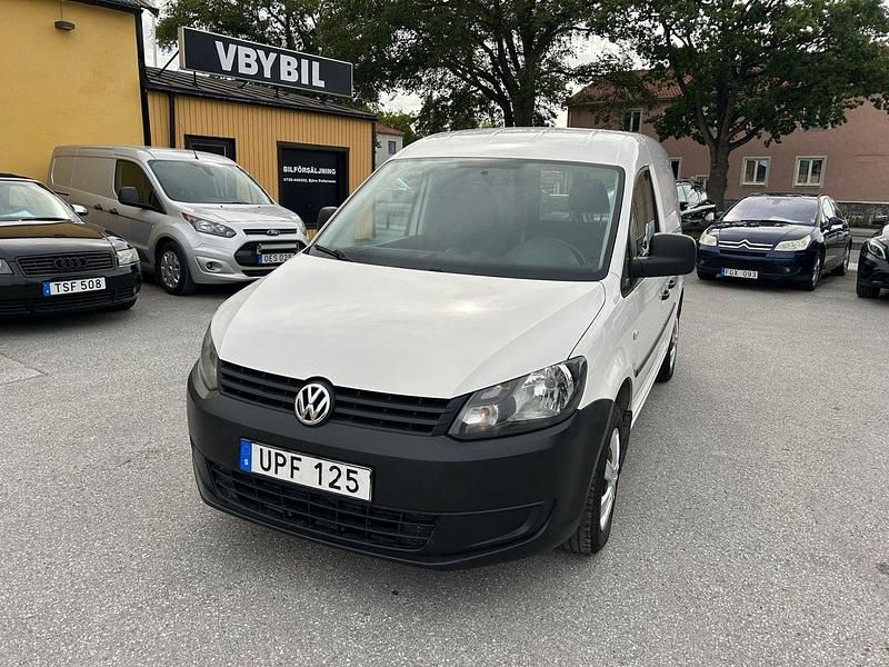 Vit Begagnad 2015 VW Caddy Minibuss | 92 000 kr (Marknadspris) - Bild 1/4