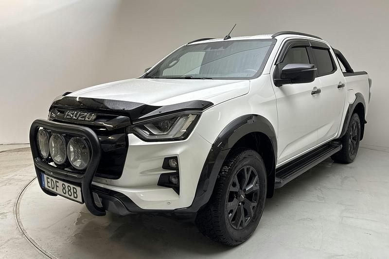 Vit Begagnad 2023 Isuzu D-Max Sedan | 559 000 kr (Bra pris) - Bild 1/4